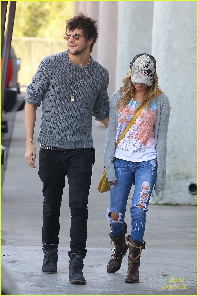 Ashley Tisdale & Martin Johnson: Holding Hands!