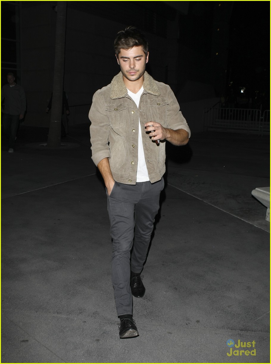 Zac Efron: Lakers Game Guy