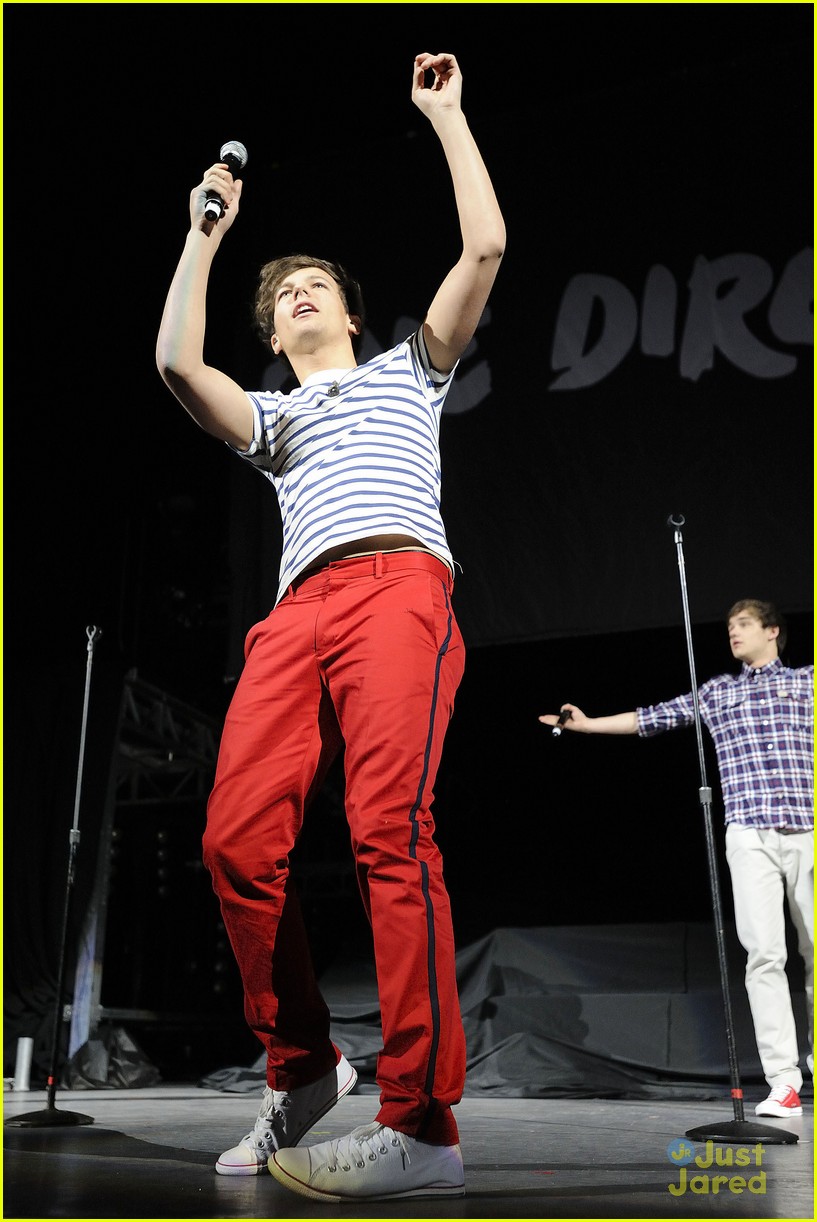 One Direction Takes Over New Music Live!