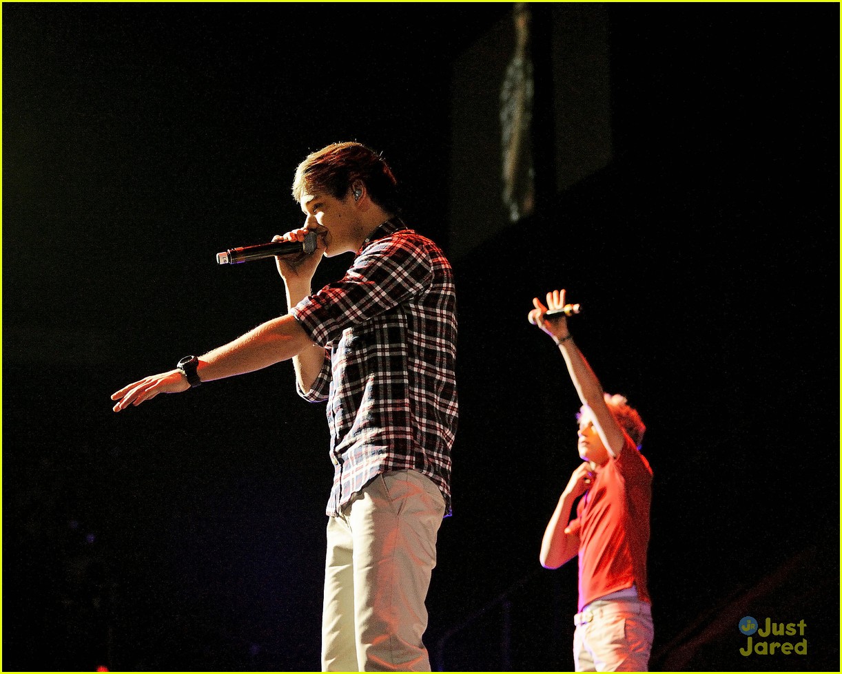 One Direction Takes Over New Music Live!