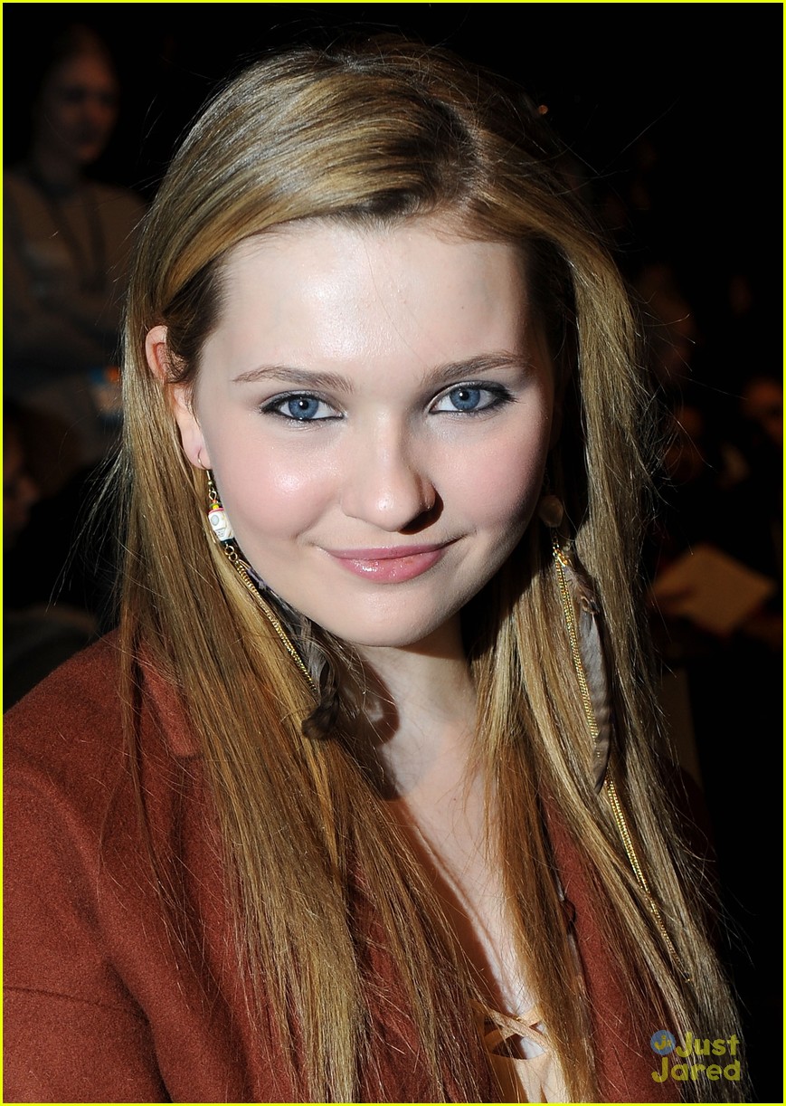 Abigail Breslin: Front Row at Rebecca Minkoff