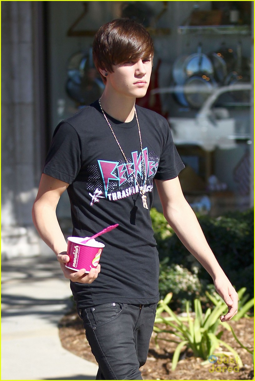 Justin Bieber & Selena Gomez: Menchie's Mates