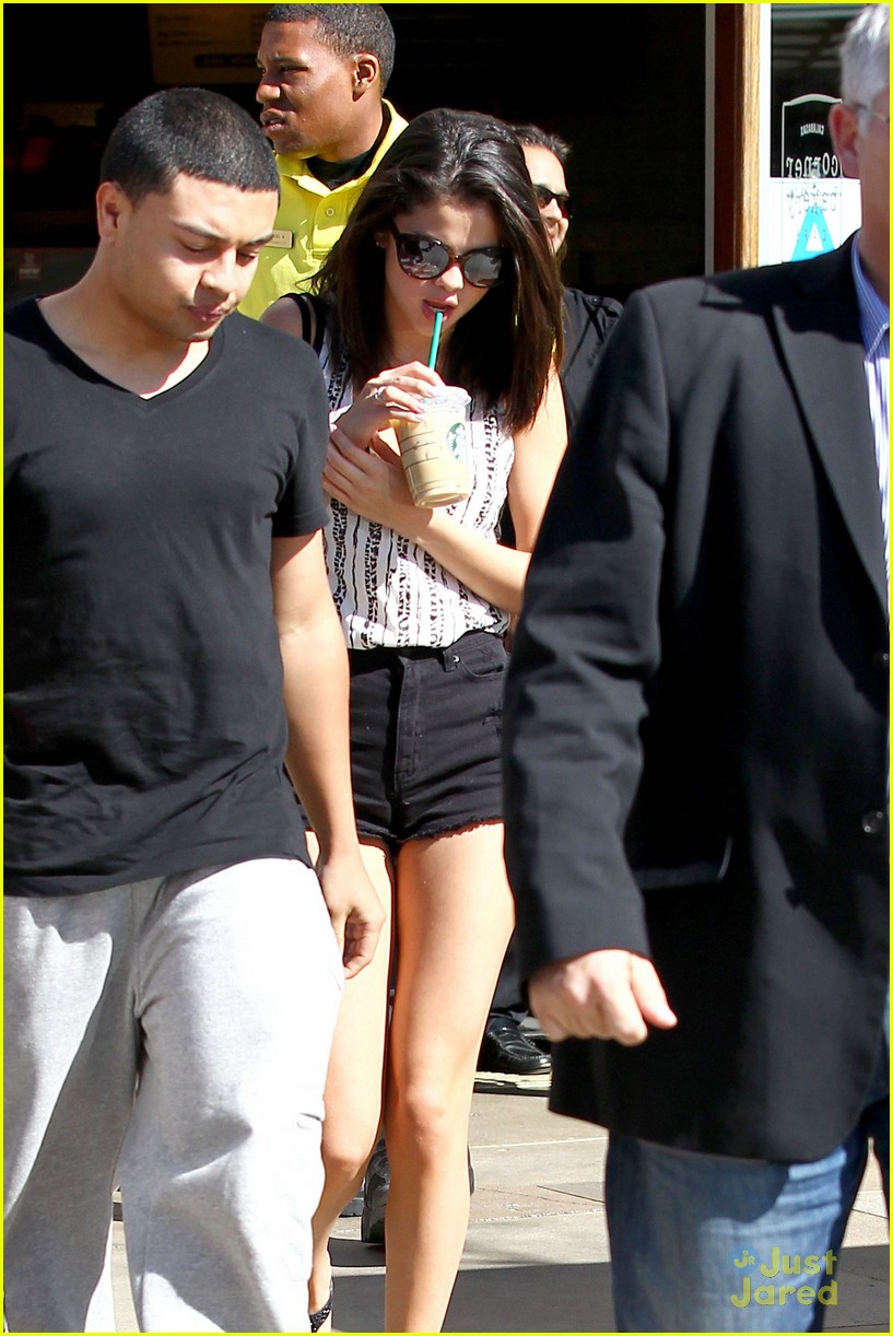 Justin Bieber & Selena Gomez: Menchie's Mates