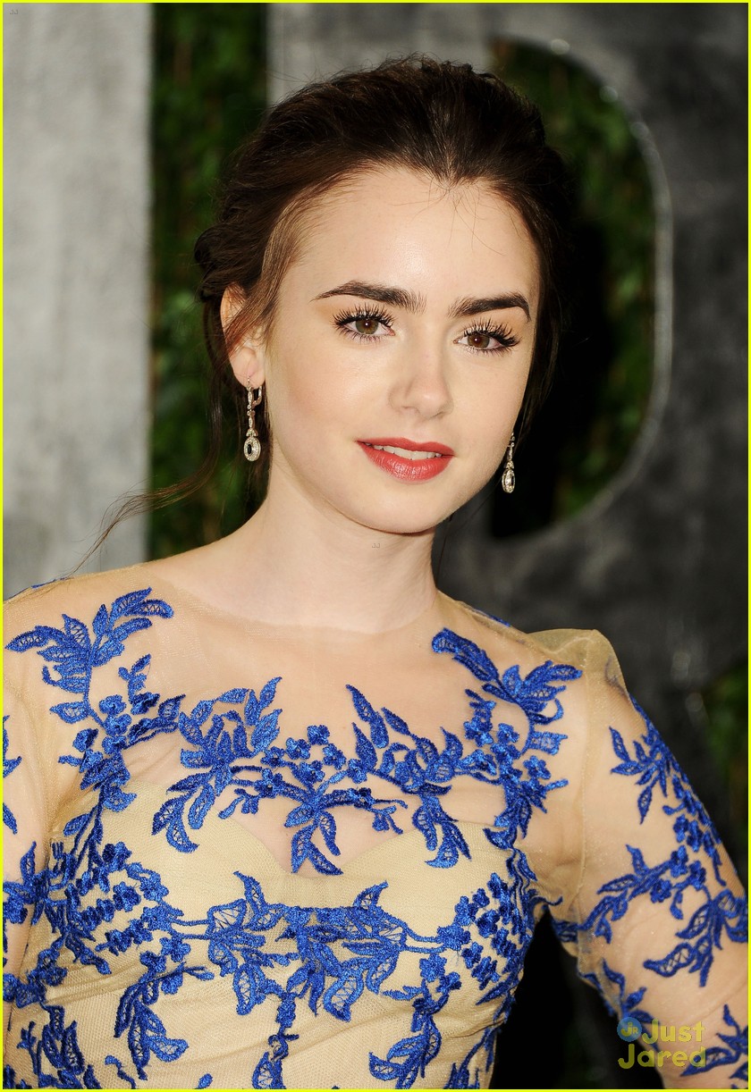Lily Collins: Vanity Fair Oscar Party!
