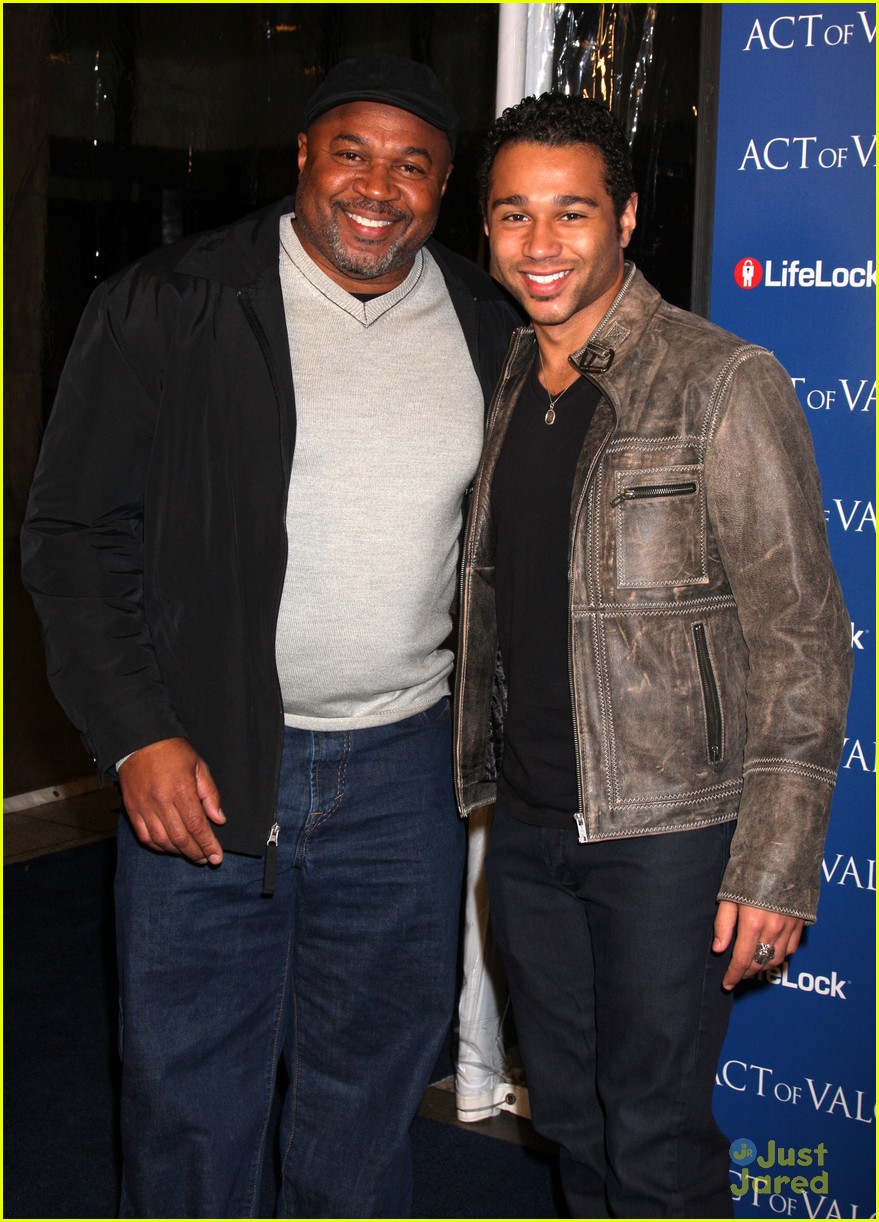 Corbin Bleu: Children's Hospital Valentine's Party!