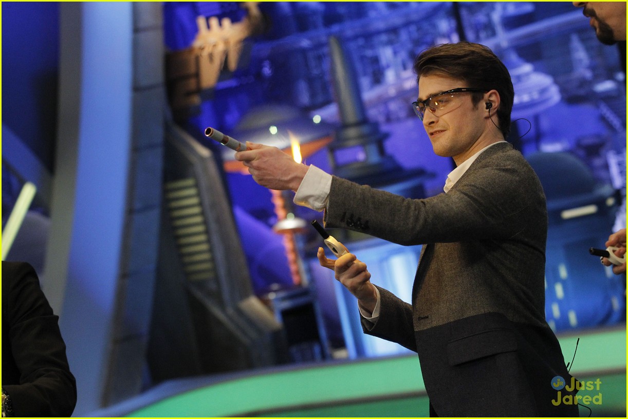 Daniel Radcliffe Lights A Torch on 'El Hormiguero'