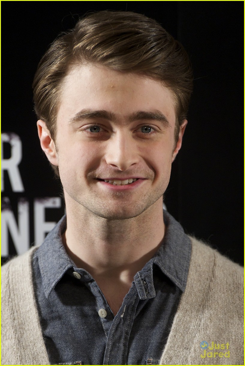 Daniel Radcliffe Lights A Torch on 'El Hormiguero'