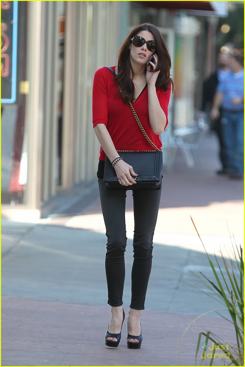 Ashley Greene Speaks Out On 'LoveIsRespect'