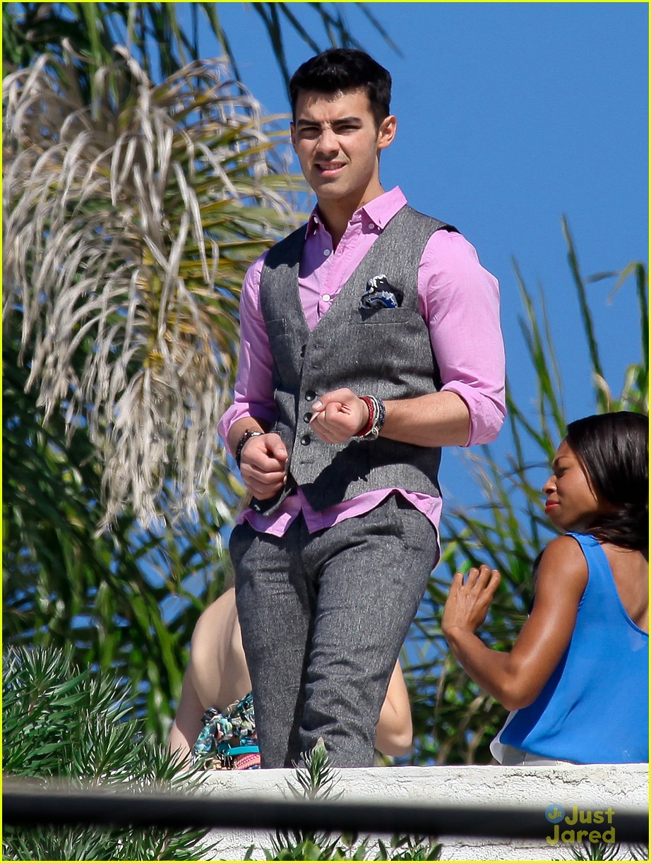 Joe Jonas & Demi Lovato: Photo Shoot with Tyler Blackburn!