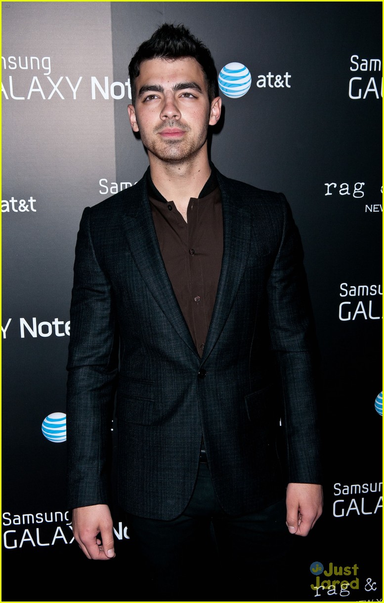 Joe Jonas Takes Notes with Samsung