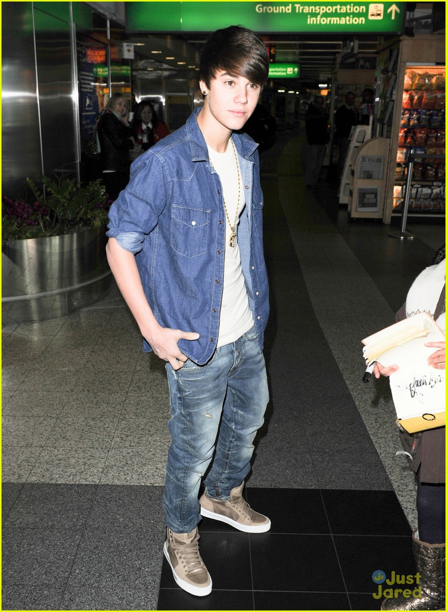 Selena Gomez & Justin Bieber: Thai Twosome