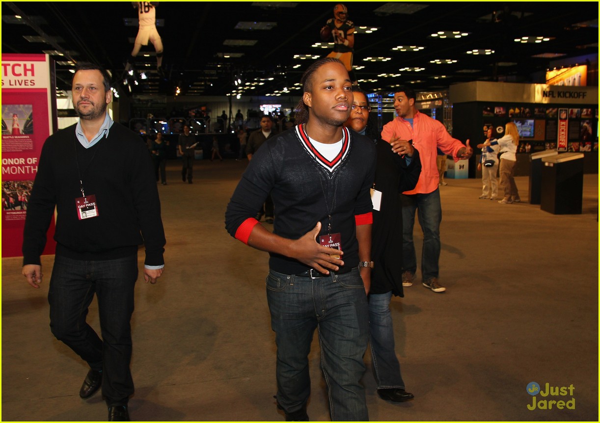Leon Thomas: Super Bowl Kids Day!