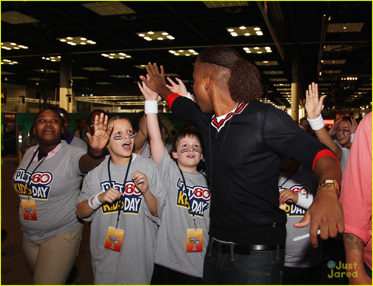 Leon Thomas: Super Bowl Kids Day!