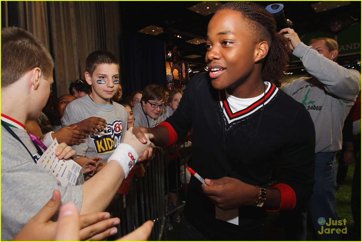 Leon Thomas: Super Bowl Kids Day!