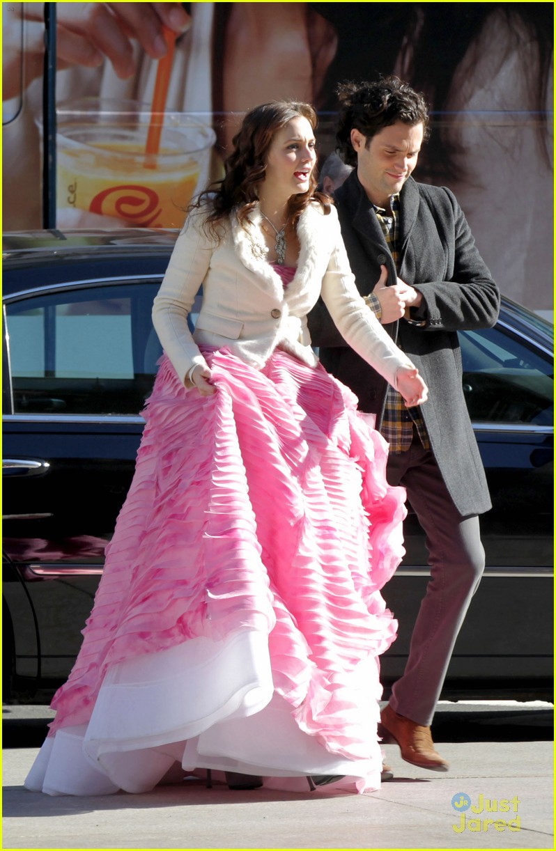 Leighton Meester Gets Kissy With Penn Badgley