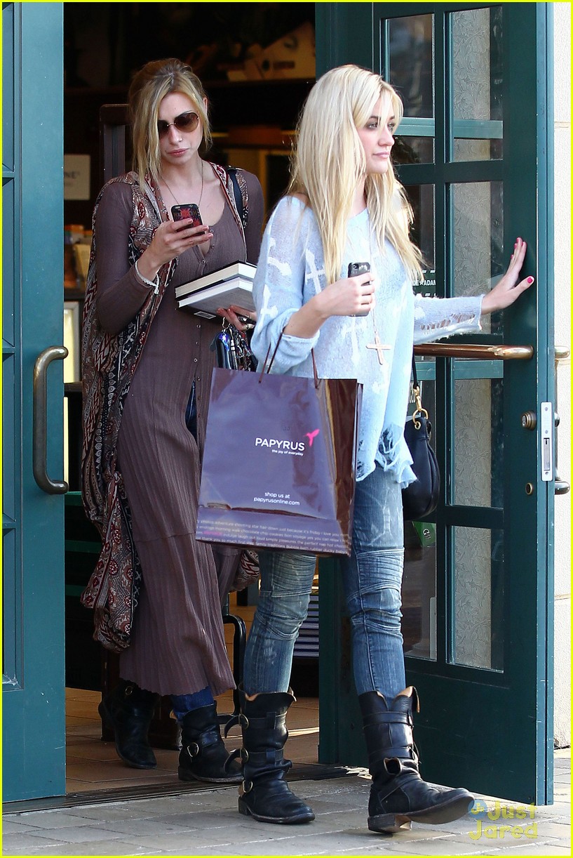 Aly & AJ Michalka: Book Run!