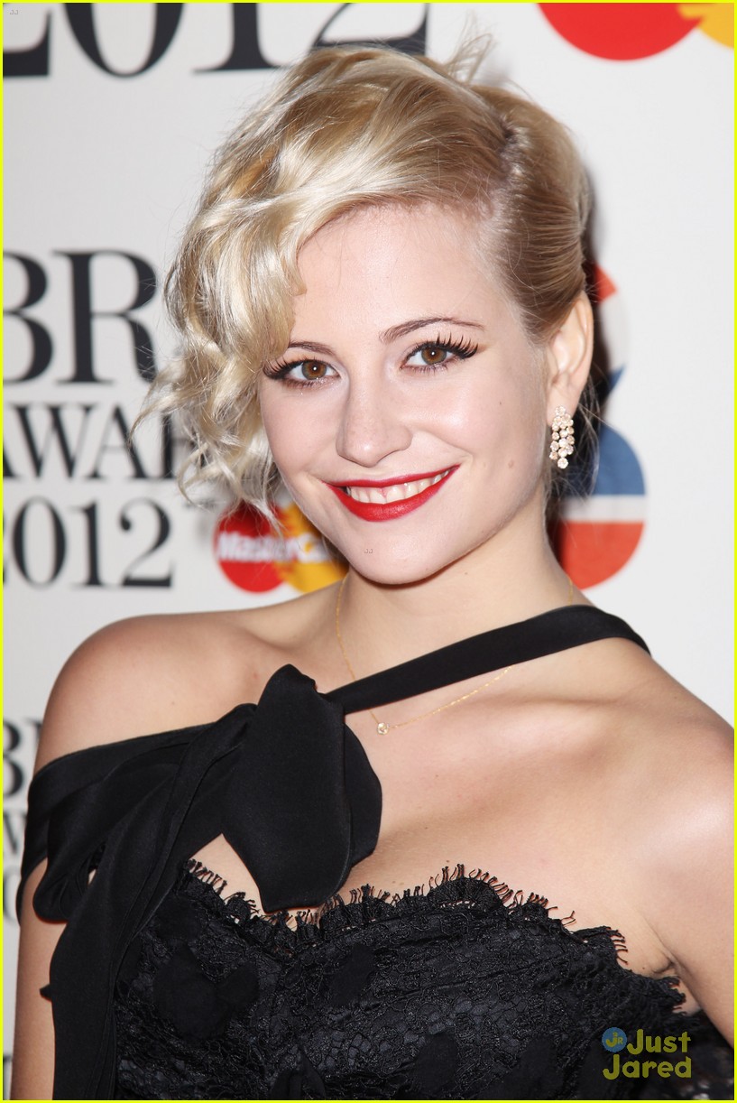 Pixie Lott: BRIT Awards 2012