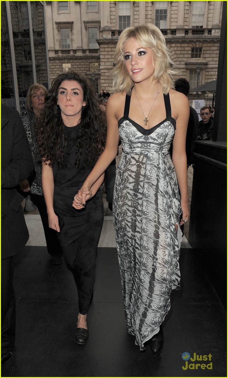 Pixie Lott: London Fashion Week!