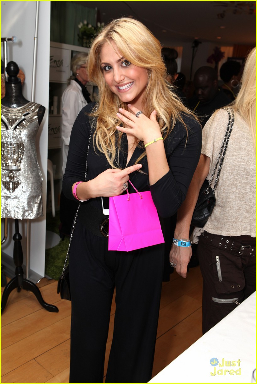 Cassie Scerbo: Kari Feinstein Oscar Suite-heart