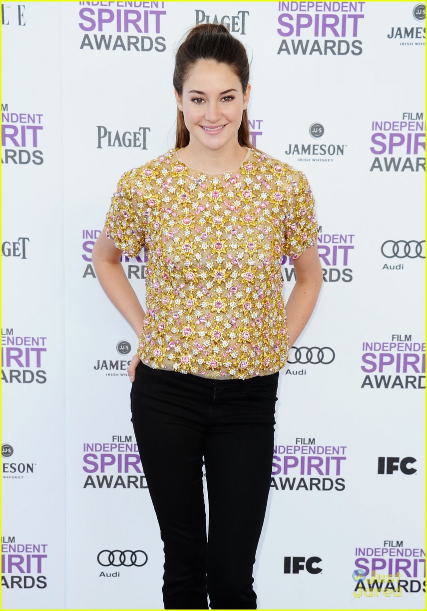 Shailene Woodley WINS at Spirit Awards 2012!