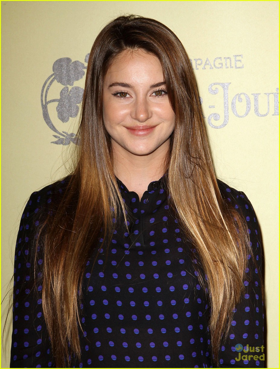 Shailene Woodley WINS at Spirit Awards 2012!