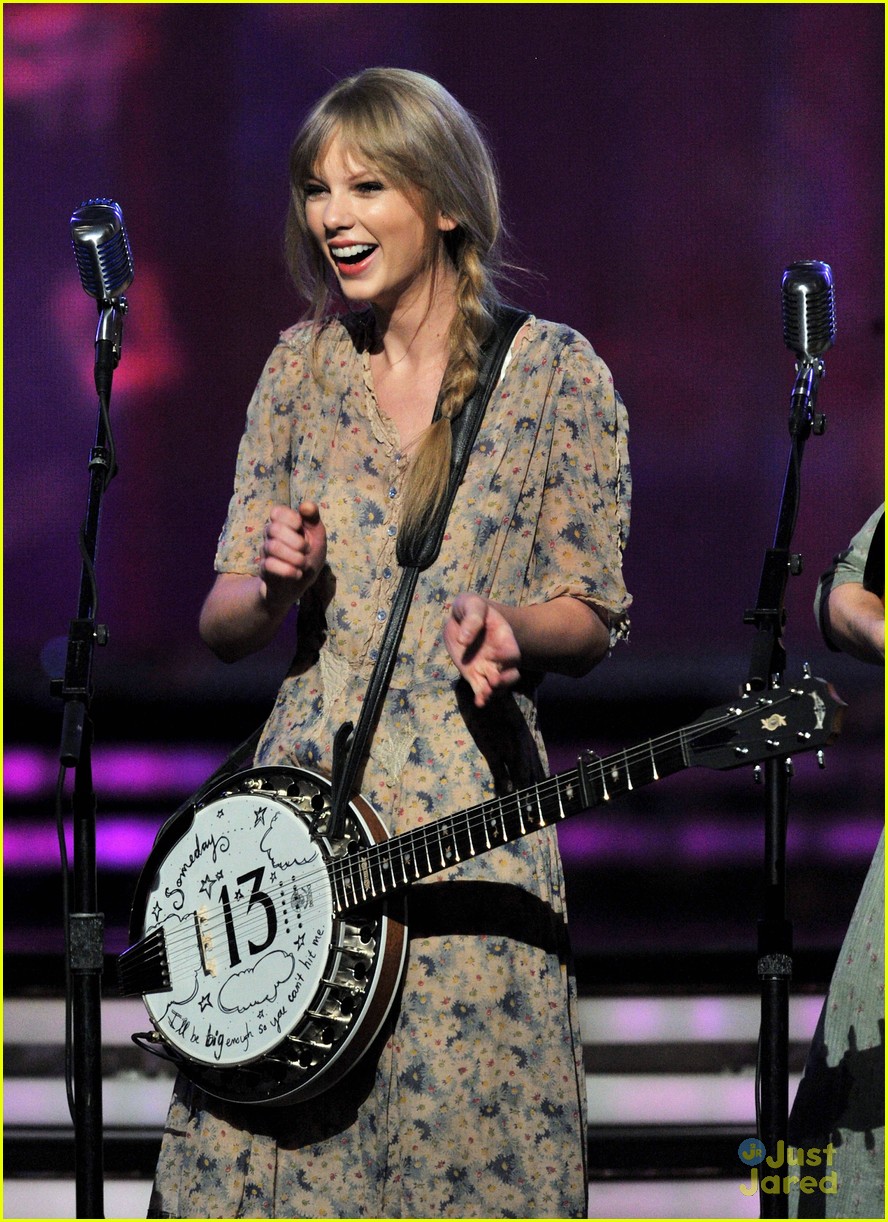 Taylor Swift -- Grammys 2012 Performance!