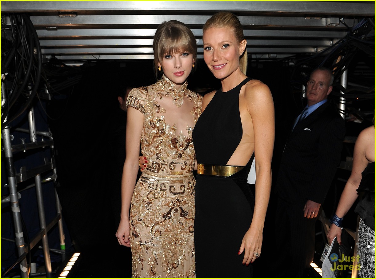 Taylor Swift -- Grammys 2012 Performance!