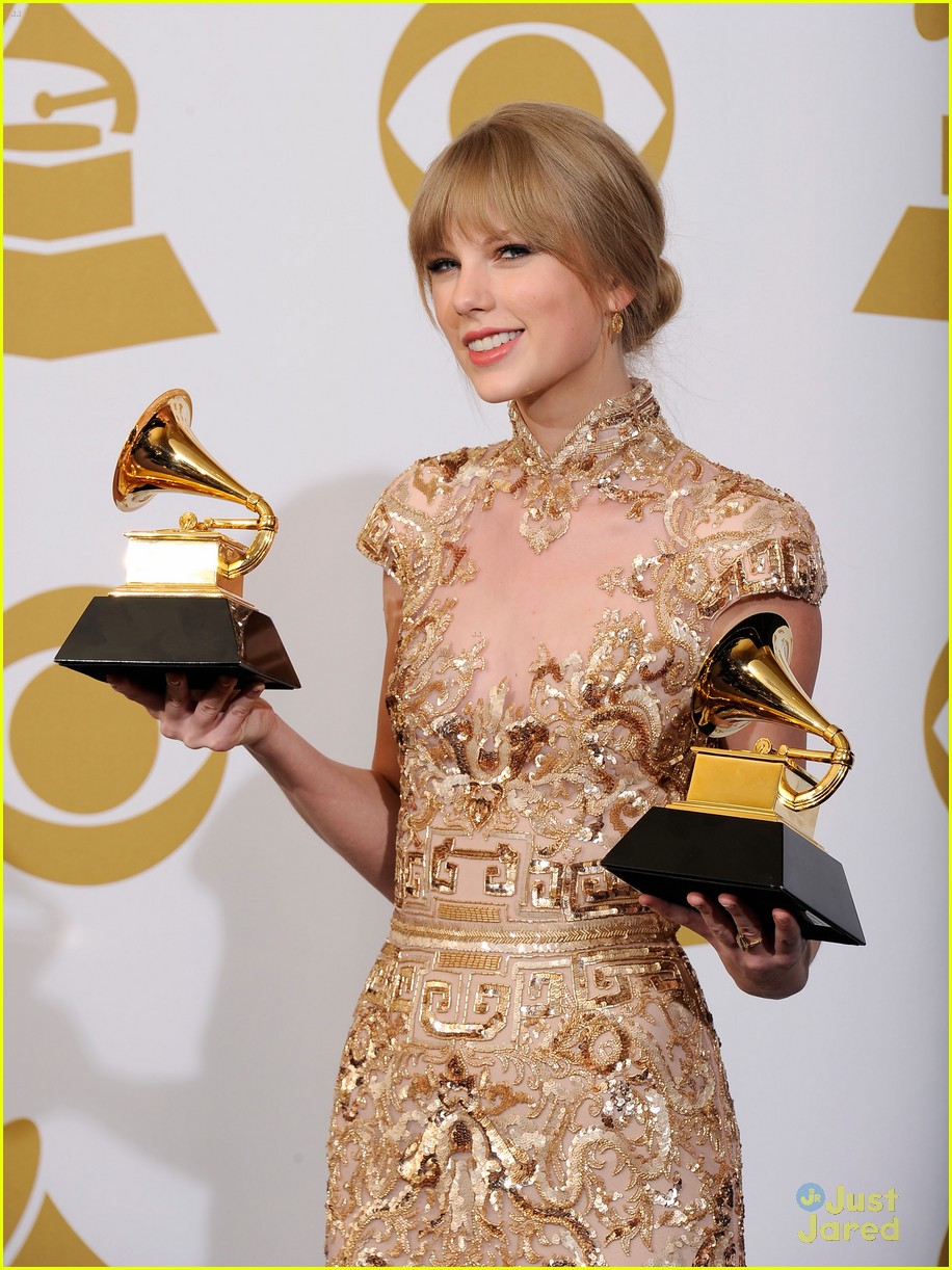 Taylor Swift -- Grammys 2012 Performance!