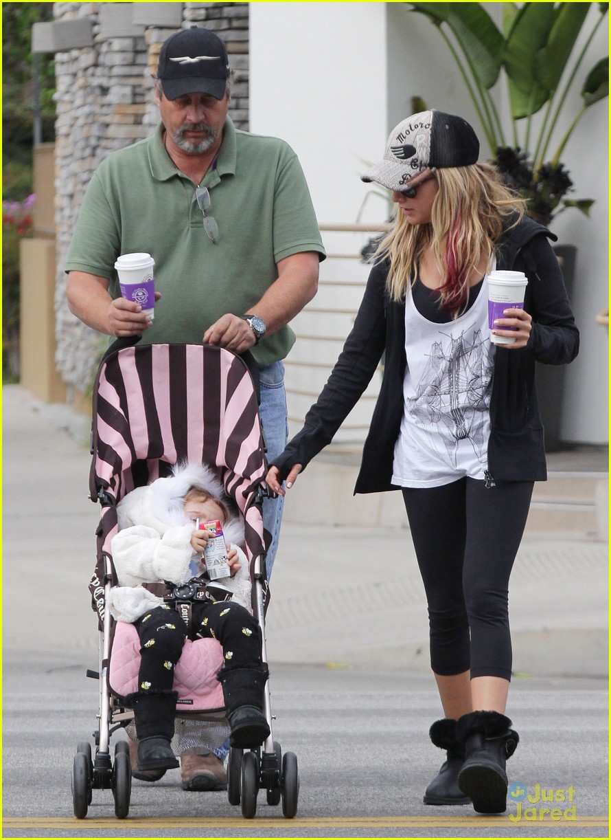 Ashley Tisdale: Coffee Bean with Dad Mike & Mikayla!