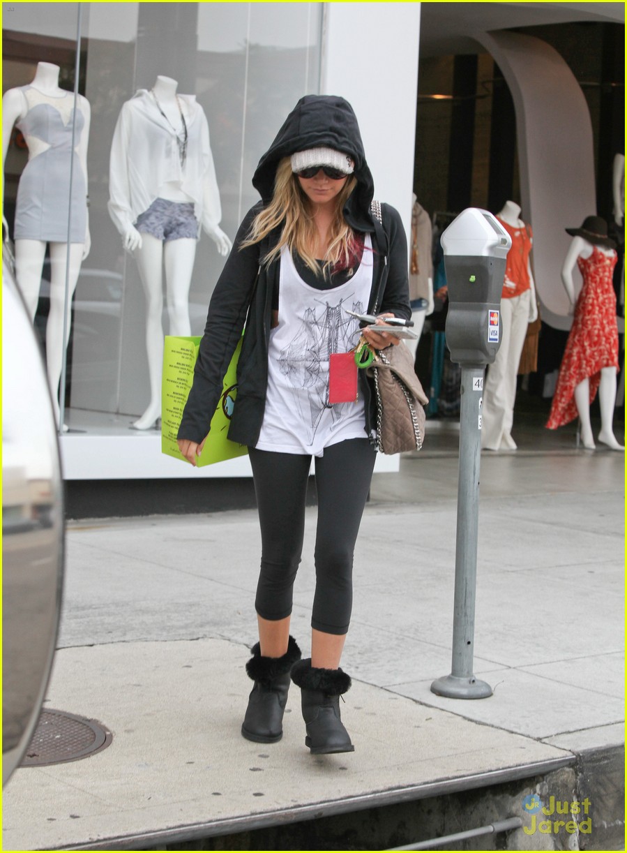 Ashley Tisdale: Coffee Bean with Dad Mike & Mikayla!