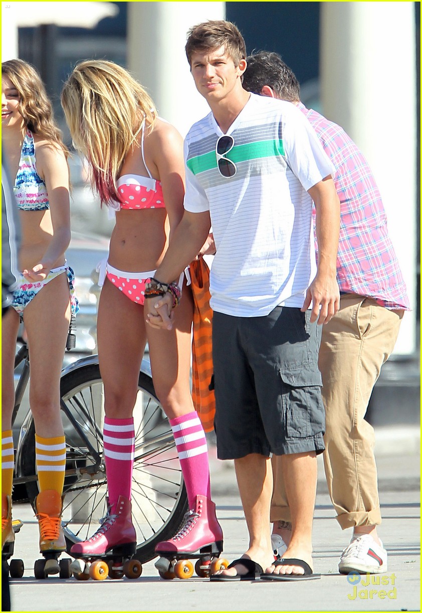 Ashley Tisdale & Sarah Hyland: Op Shoot!