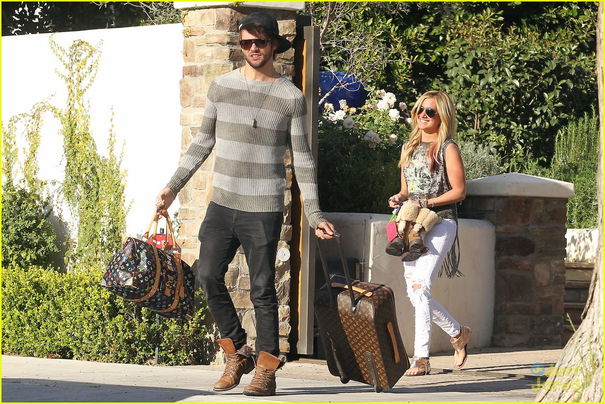 Ashley Tisdale & Martin Johnson: Valentine's Day Getaway