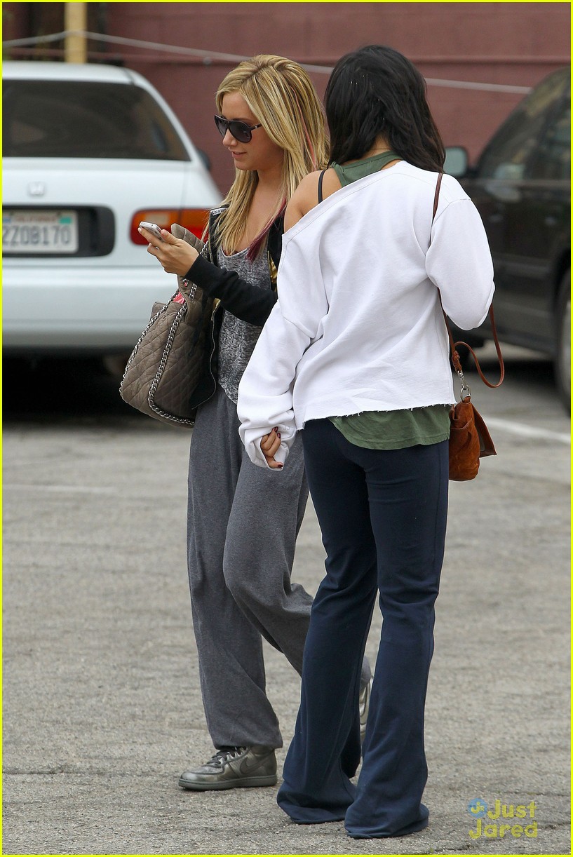 Ashley Tisdale: Sunny Studio Stop