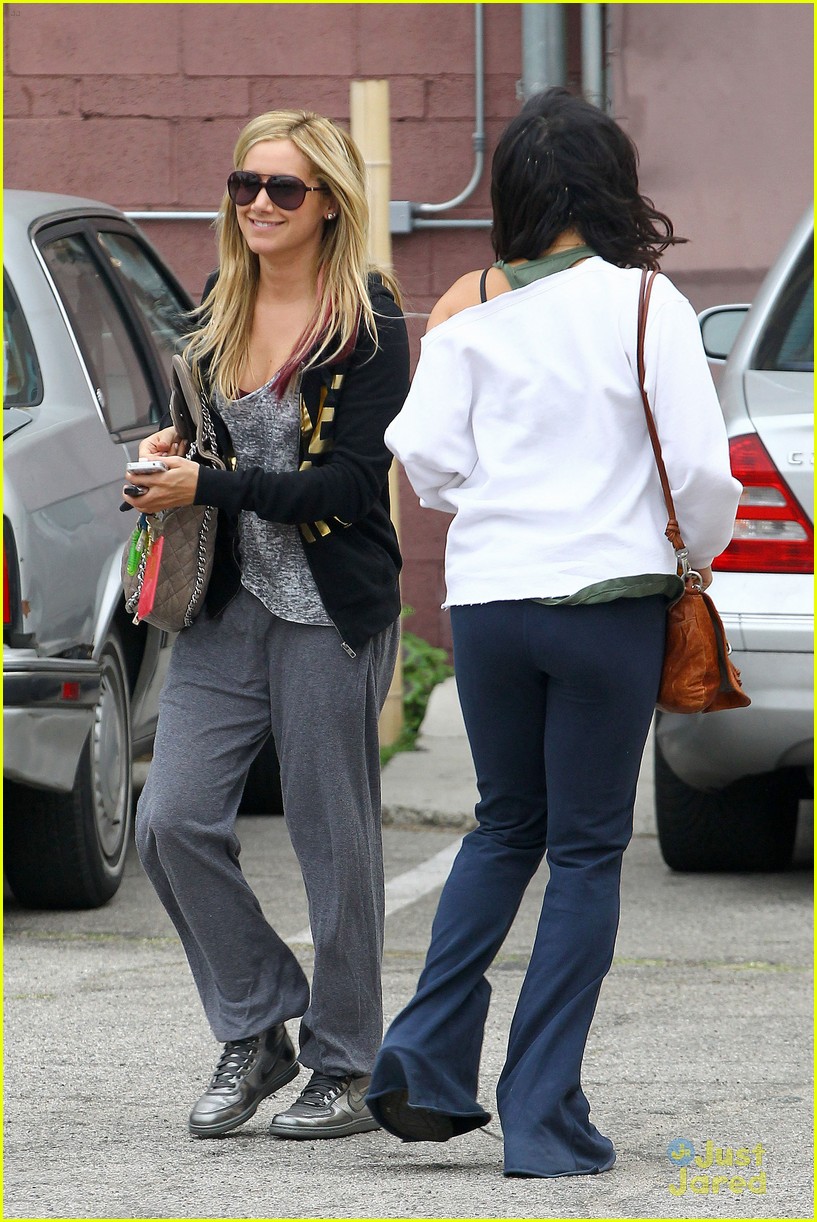 Ashley Tisdale: Sunny Studio Stop