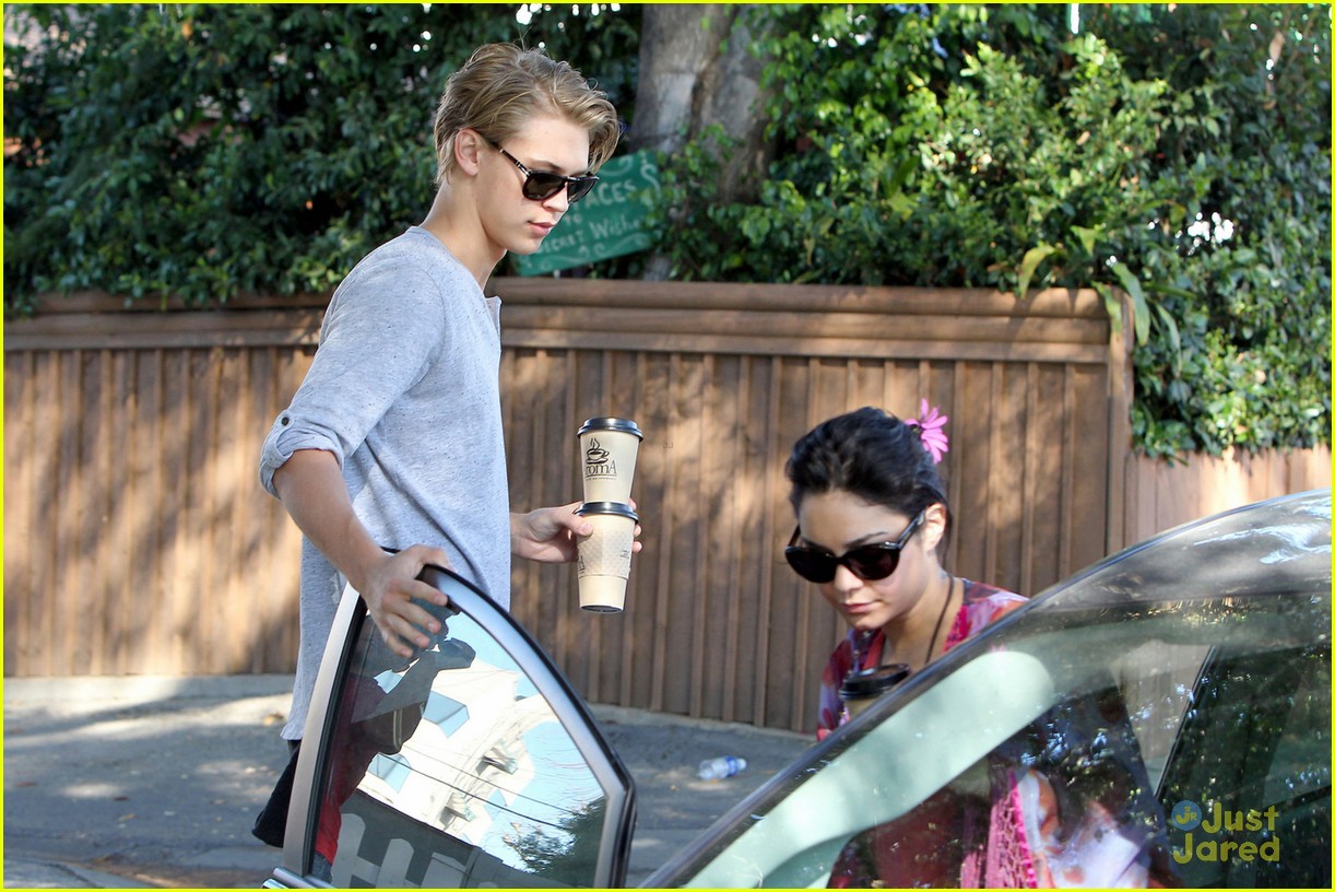 Vanessa Hudgens: A Month of 'Moulin Rouge'!