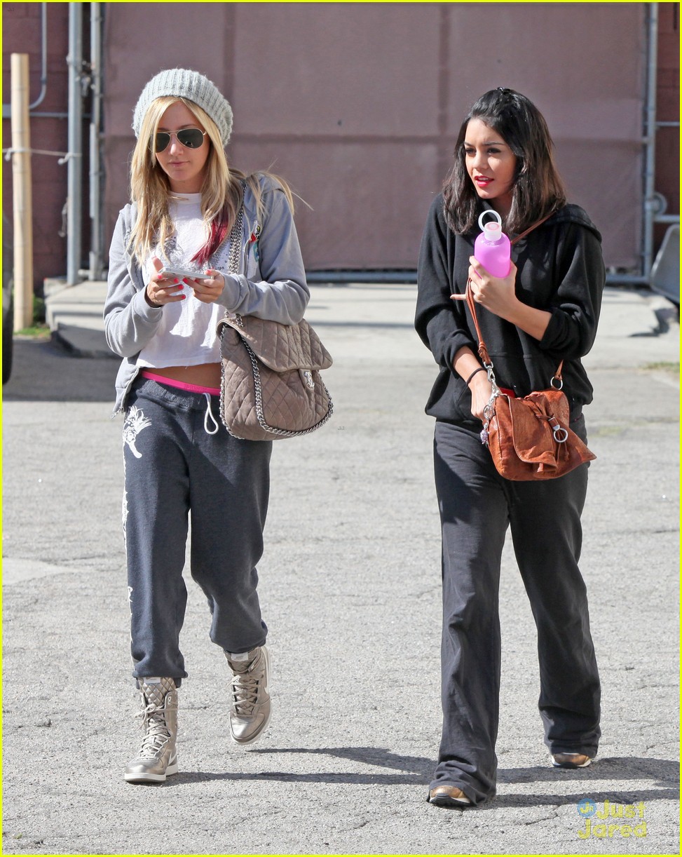 Vanessa Hudgens & Ashley Tisdale: Dance Class Cuties