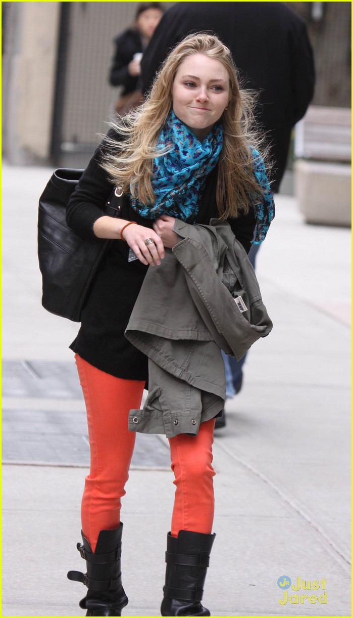AnnaSophia Robb: 'Carrie Diaries' Fitting!