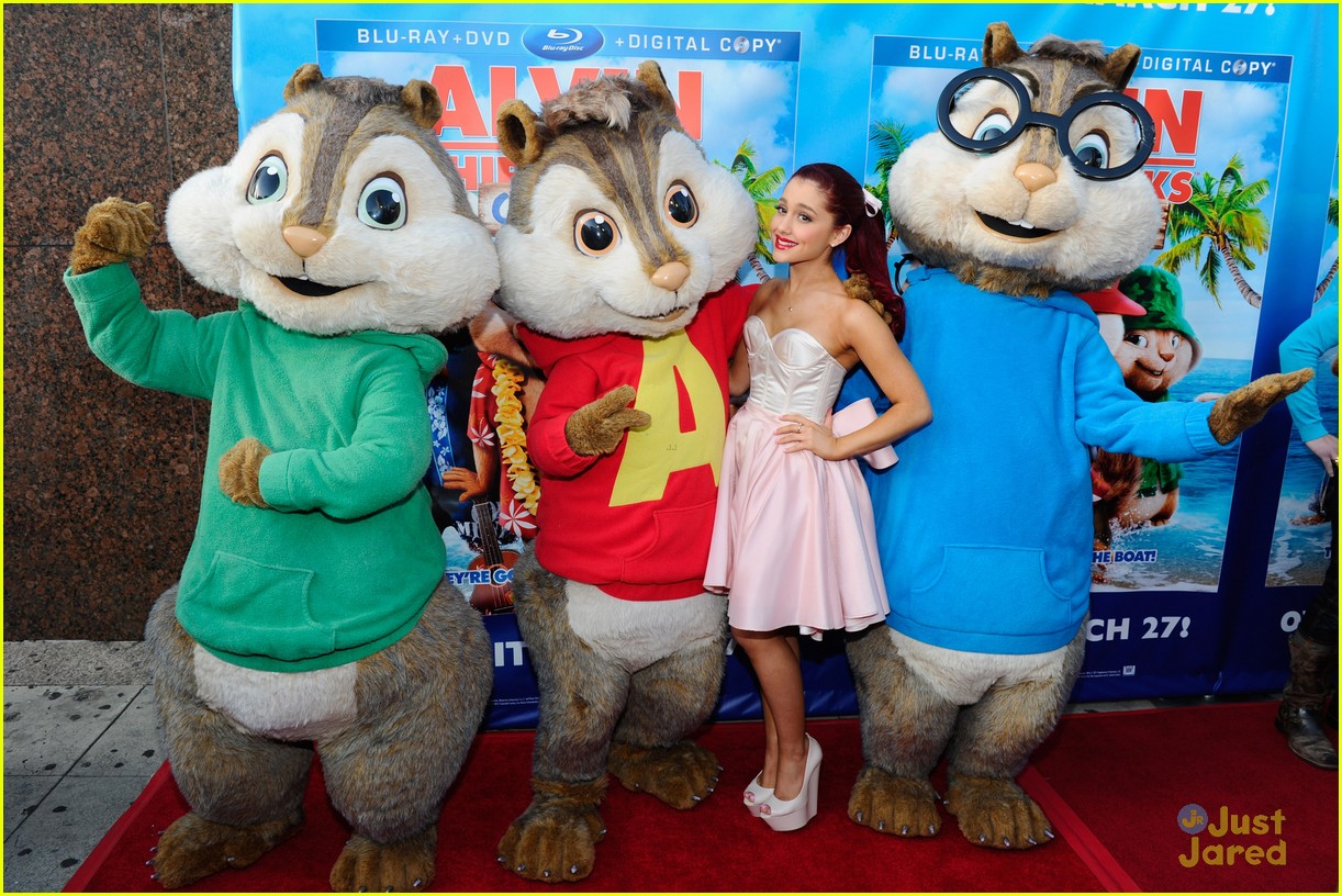 Ariana Grande: 'Alvin & The Chipmunks' Performance!