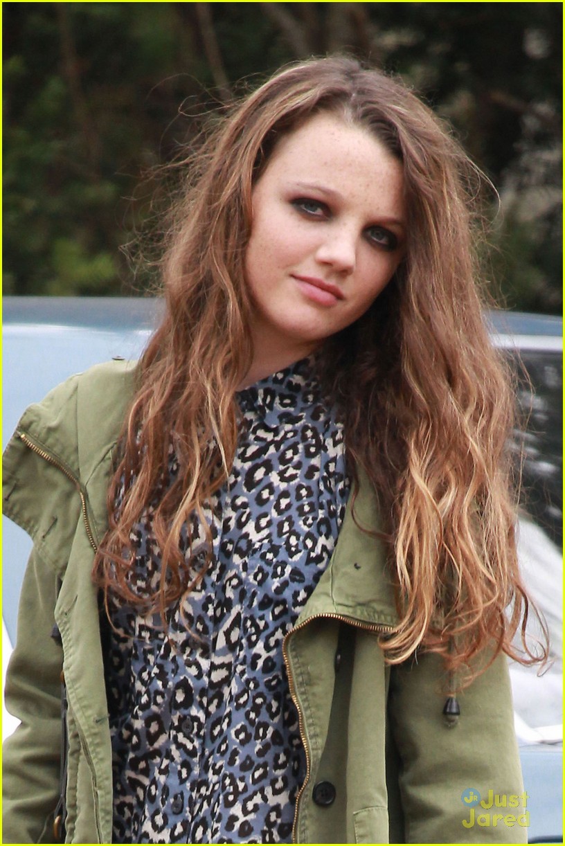 AnnaSophia Robb: First Day on 'Carrie Diaries' Set!