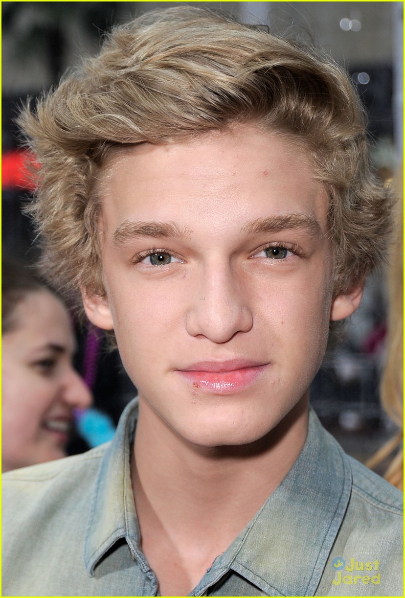Cody Simpson: 'Mirror Mirror' with Grandma!