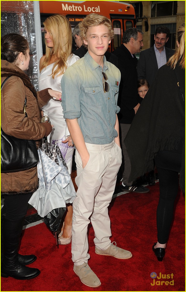 Cody Simpson: 'Mirror Mirror' with Grandma!