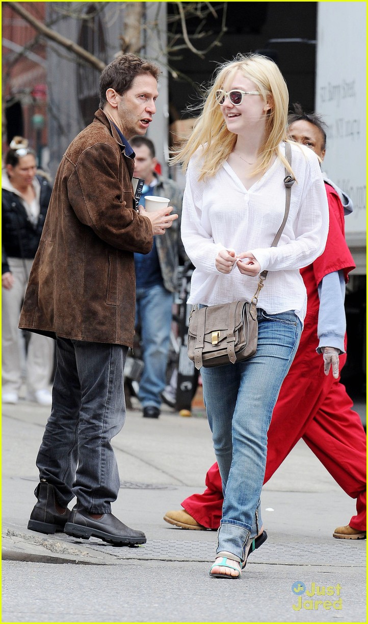 Dakota Fanning: NYC Tour Guide