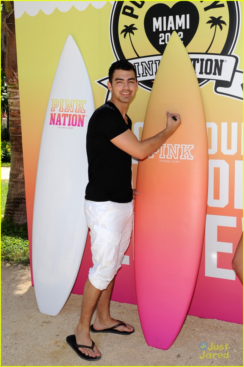 Joe Jonas: Victoria's Secret Spring Break Pool Party!