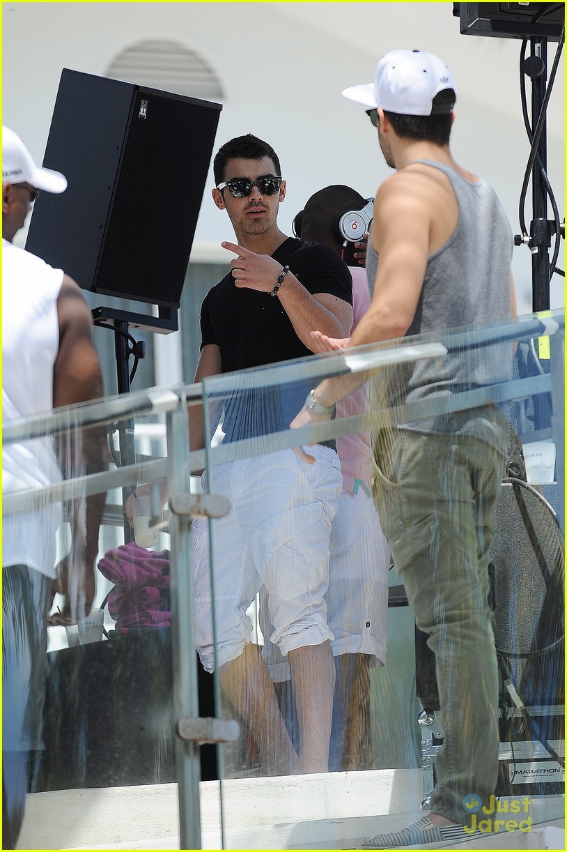 Joe Jonas: Victoria's Secret Spring Break Pool Party!