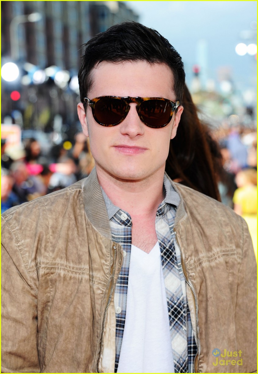 Josh Hutcherson & Dayo Okeniyi - Kids Choice Awards 2012