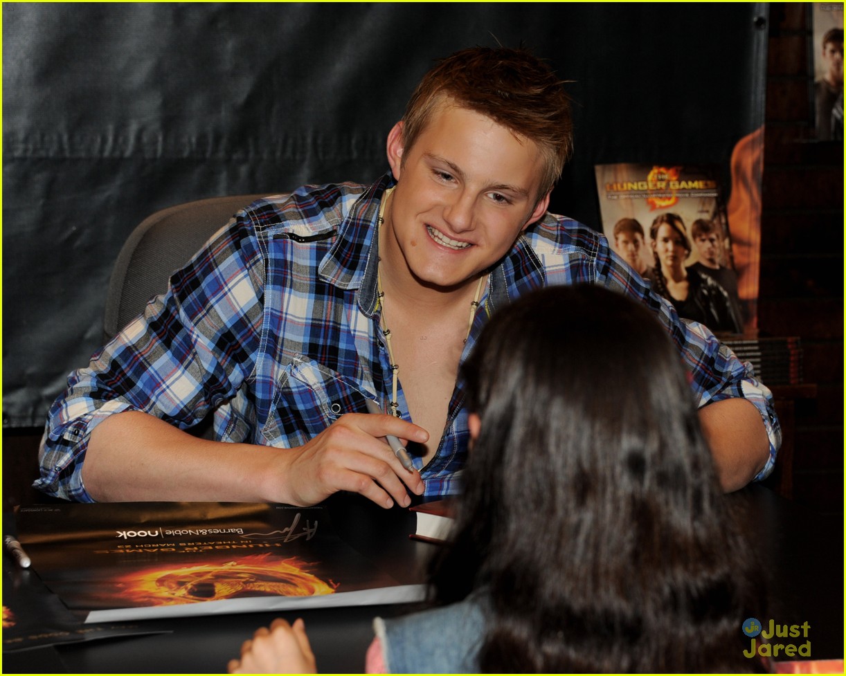 Liam Hemsworth: Barnes & Noble Signing
