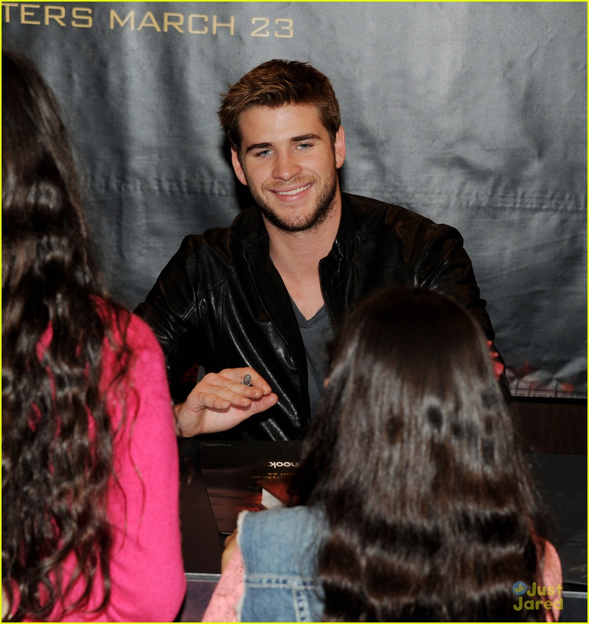 Liam Hemsworth: Barnes & Noble Signing