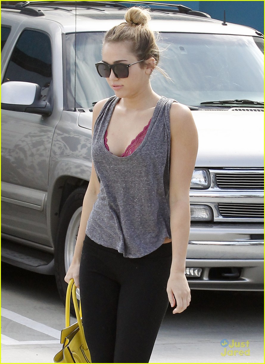 Miley Cyrus: Pilates Sessions!