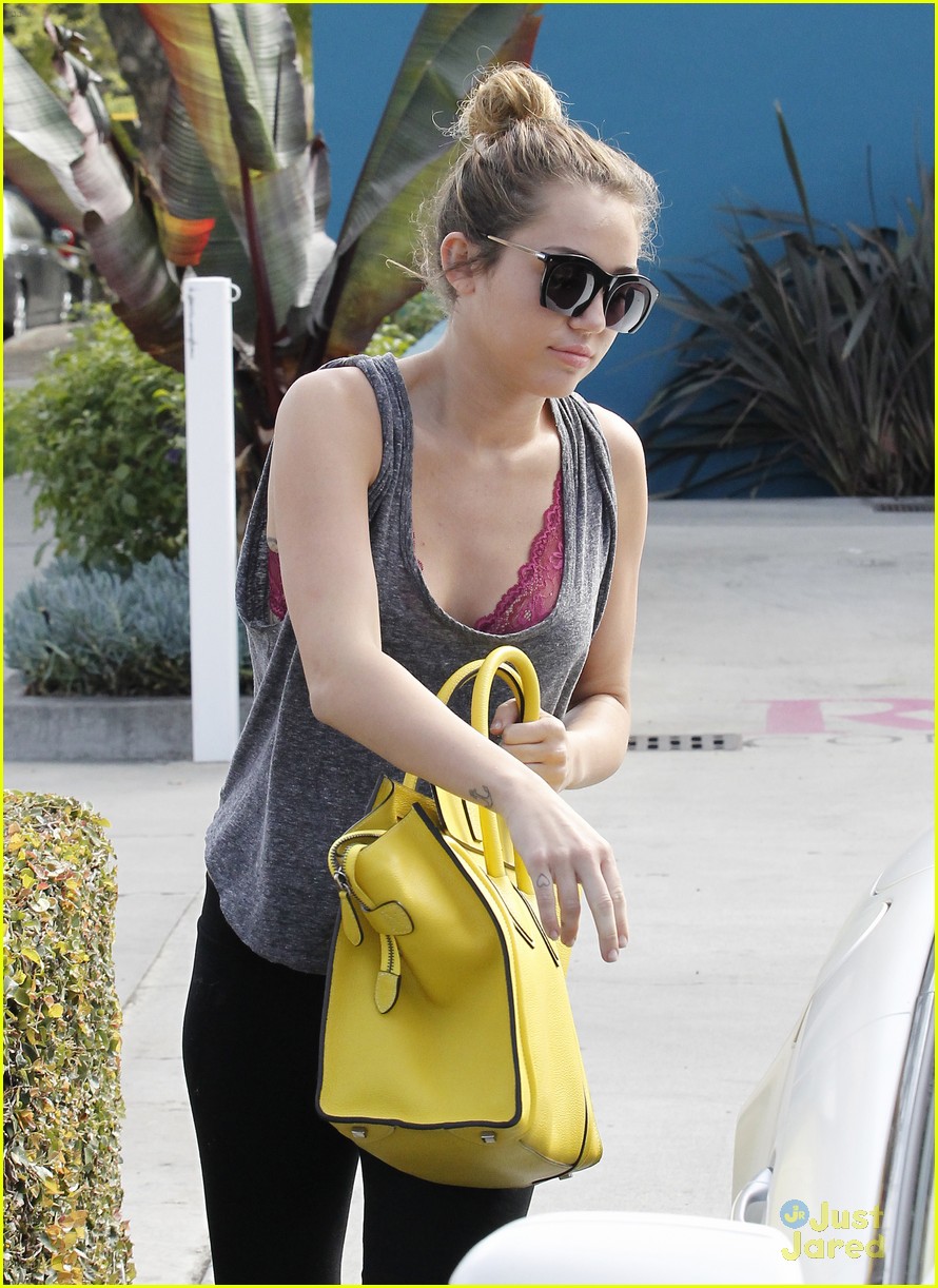 Miley Cyrus: Pilates Sessions!