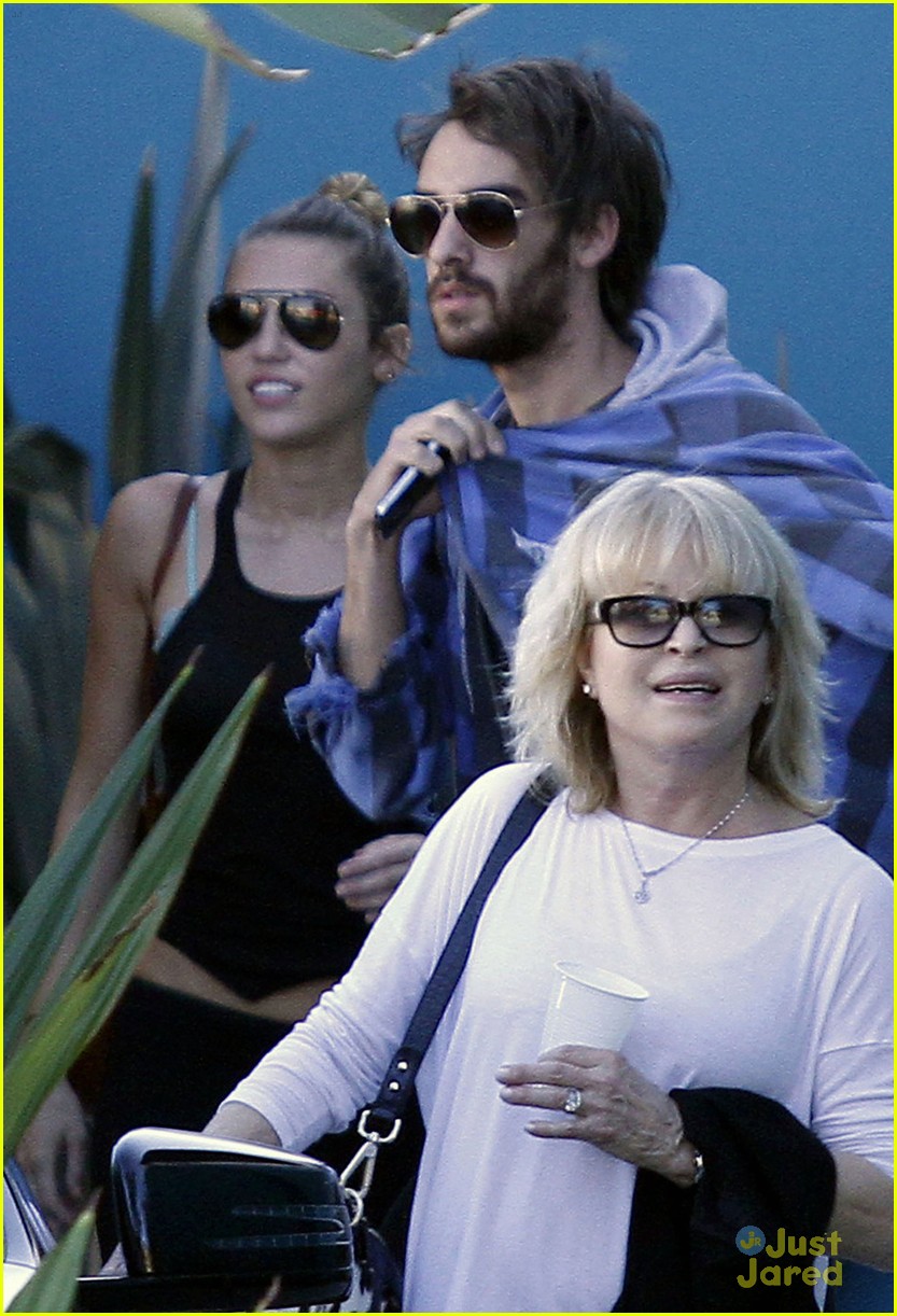 Miley Cyrus: Pilates Sessions!